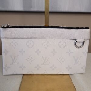 Louis Vuitton White Monogram Clutch with Silver Accents (IC chipped)